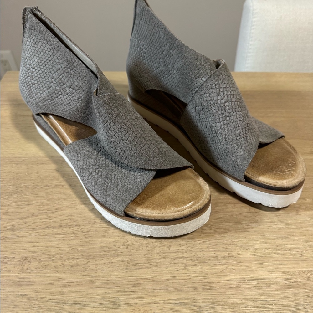 Elegant Gray Women's Sandals
